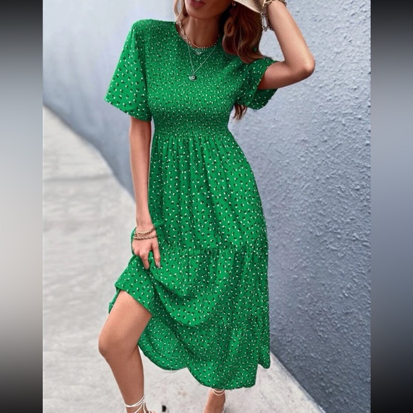 Boho Floral Print Shirred Smocked Dress - Picture 6 of 7